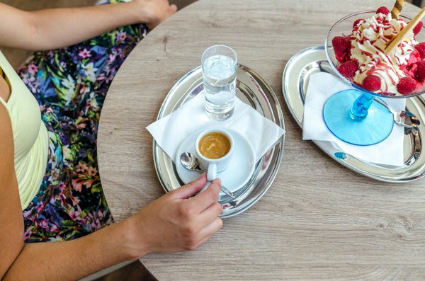 Top ceintures nouées pour un style chic à petit prix