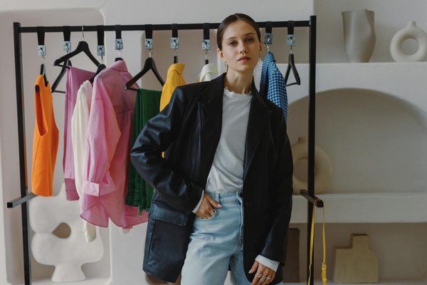 Quand le luxe s'approprie le streetwear : analyse des cas